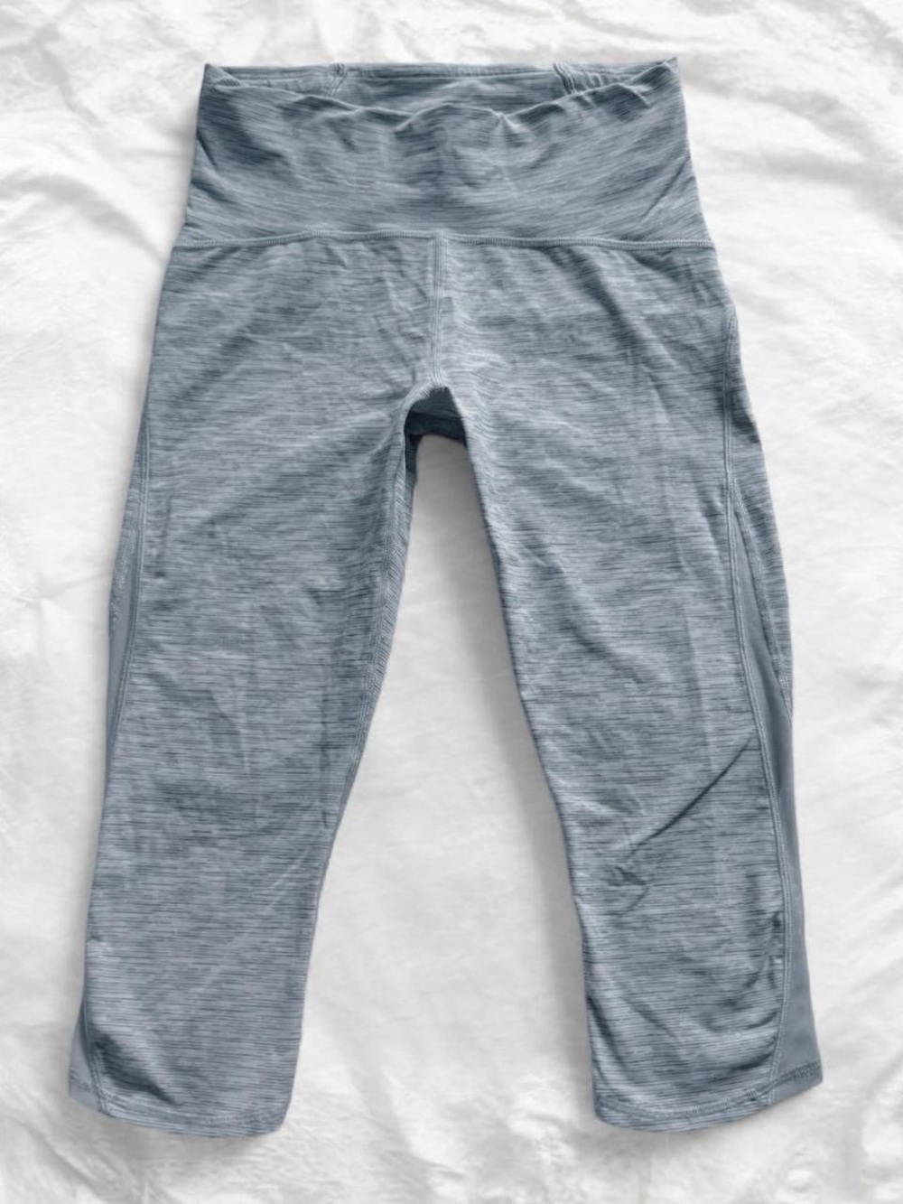 Lululemon Gray White Stripe Low Rise Capri leggings Size 6